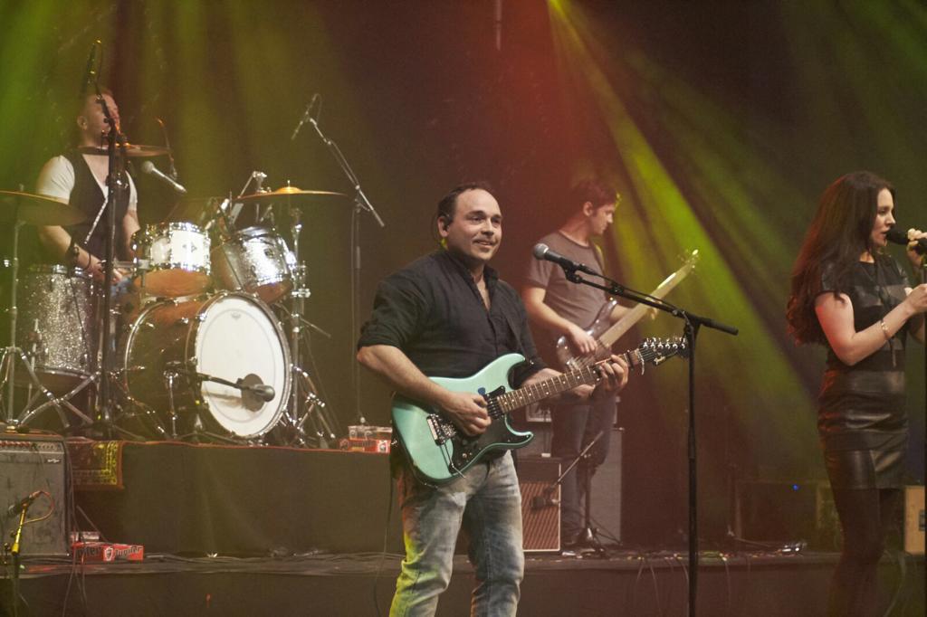 phoenixcoverband.nl Partyband en Top100 band